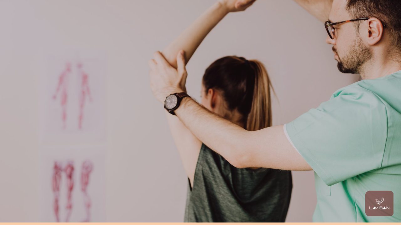 Xoay vai thư giãn giữa giờ làm việc