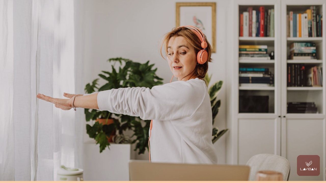 Vươn vai giữa giờ làm việc